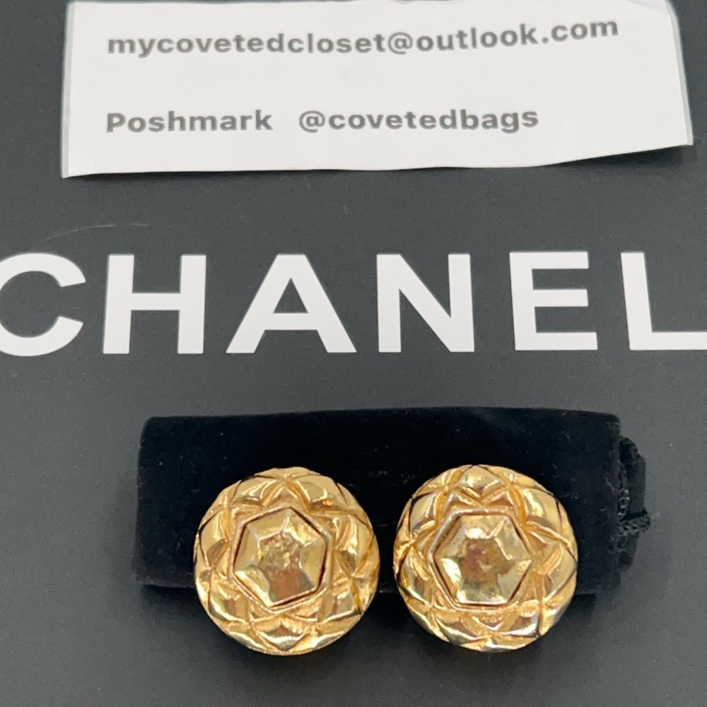 CHANEL Vintage Gold Faceted Clip On Earrings w/COA